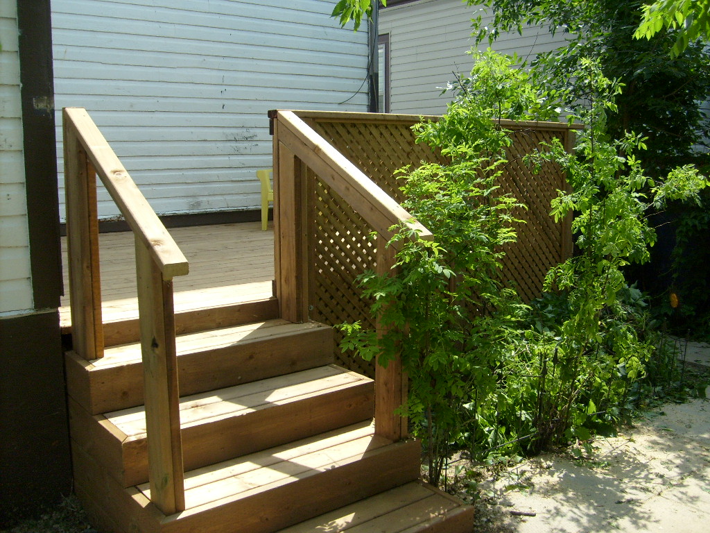 /img/Deck-with-Lattice01.JPG